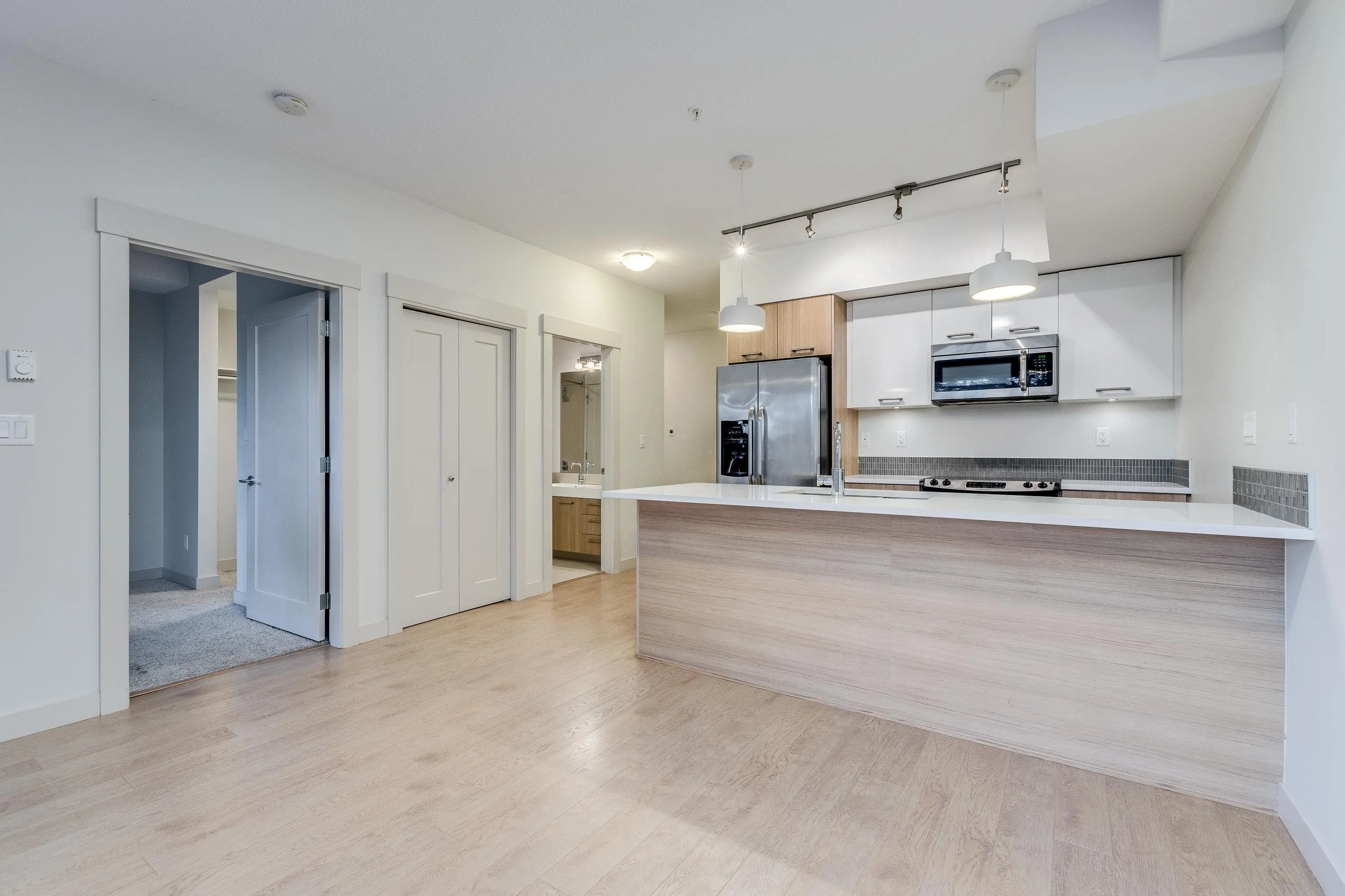 2214 Kelly Avenue #201