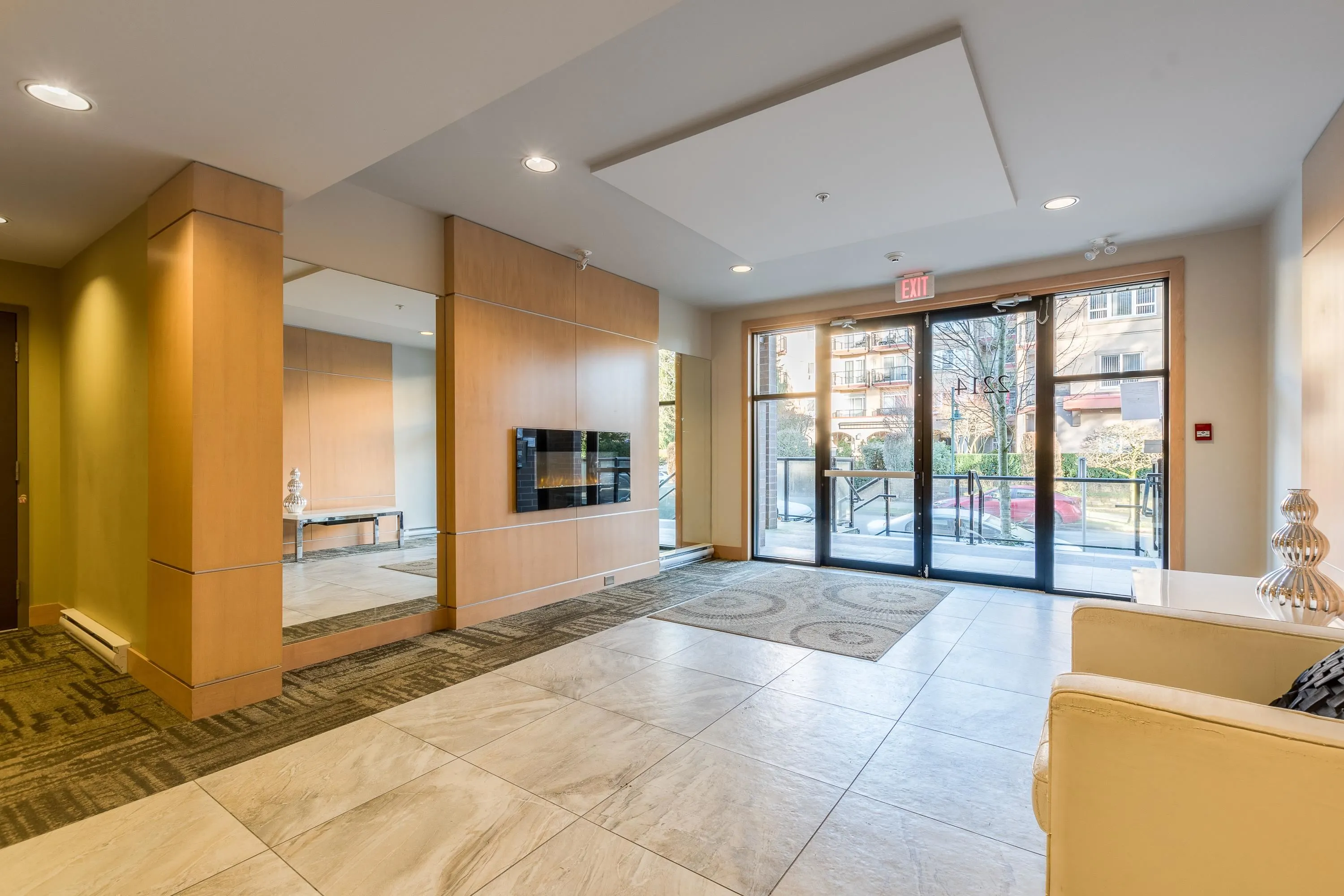 2214 Kelly Avenue #201