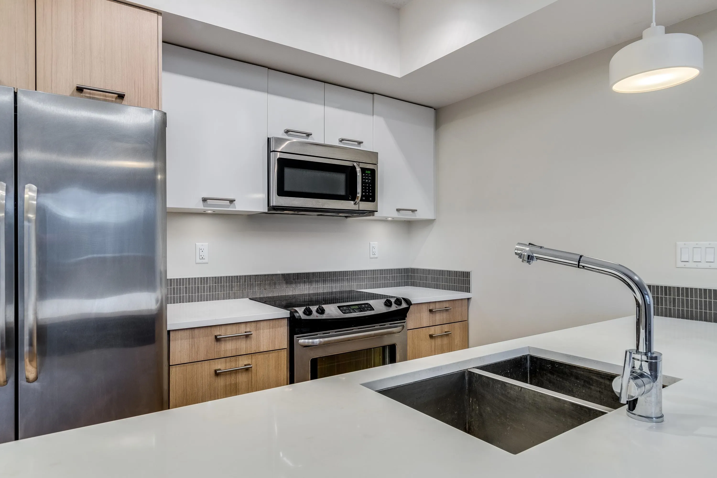 2214 Kelly Avenue #201