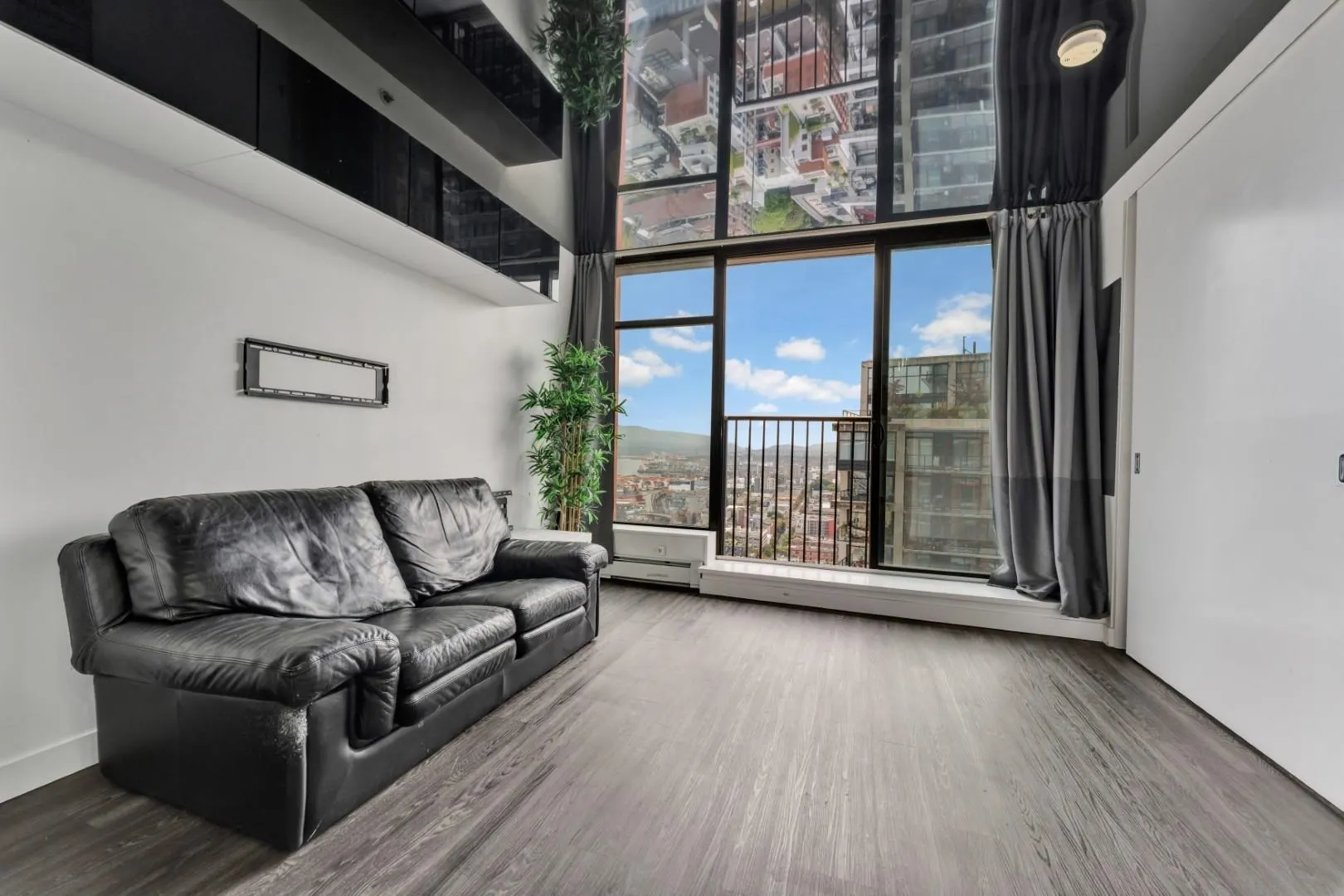128 W Cordova Street #3304
