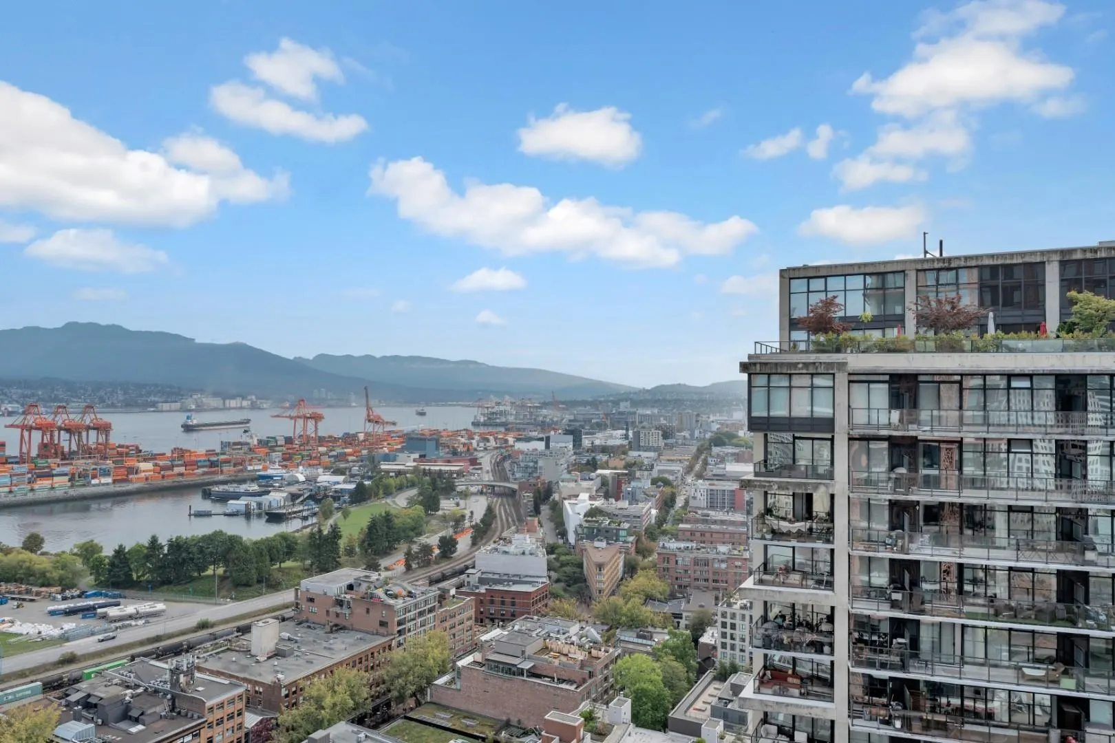 128 W Cordova Street #3304