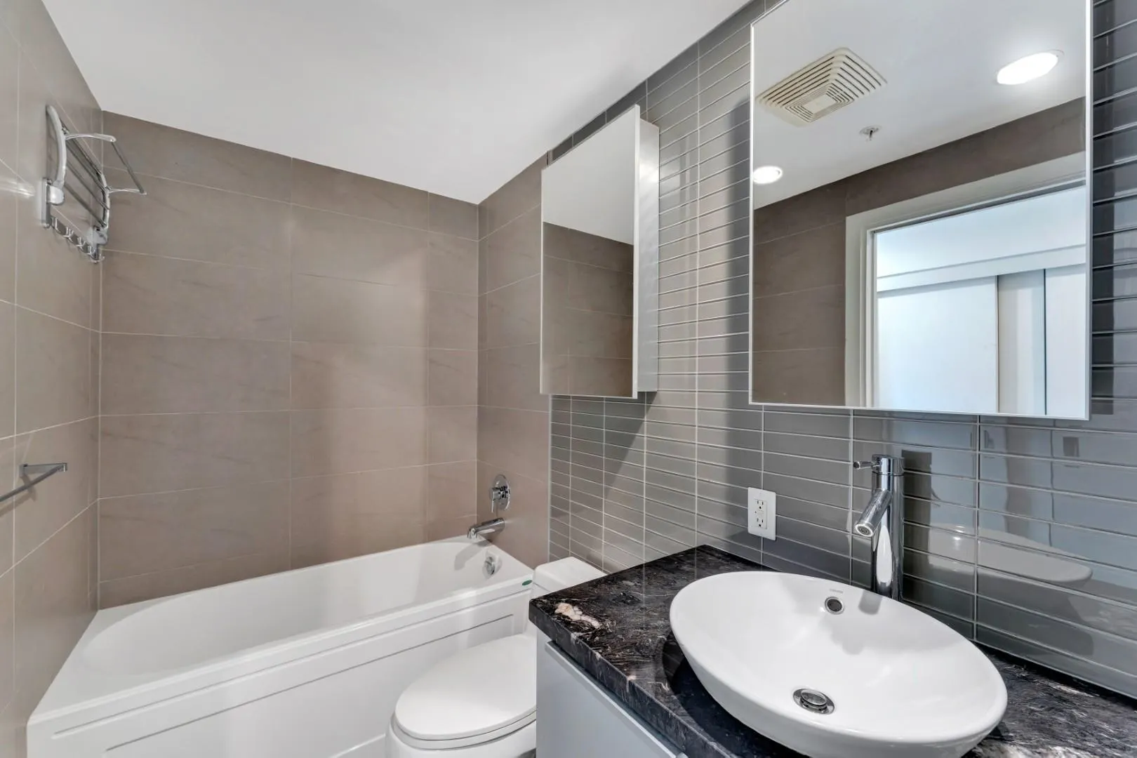 128 W Cordova Street #3304