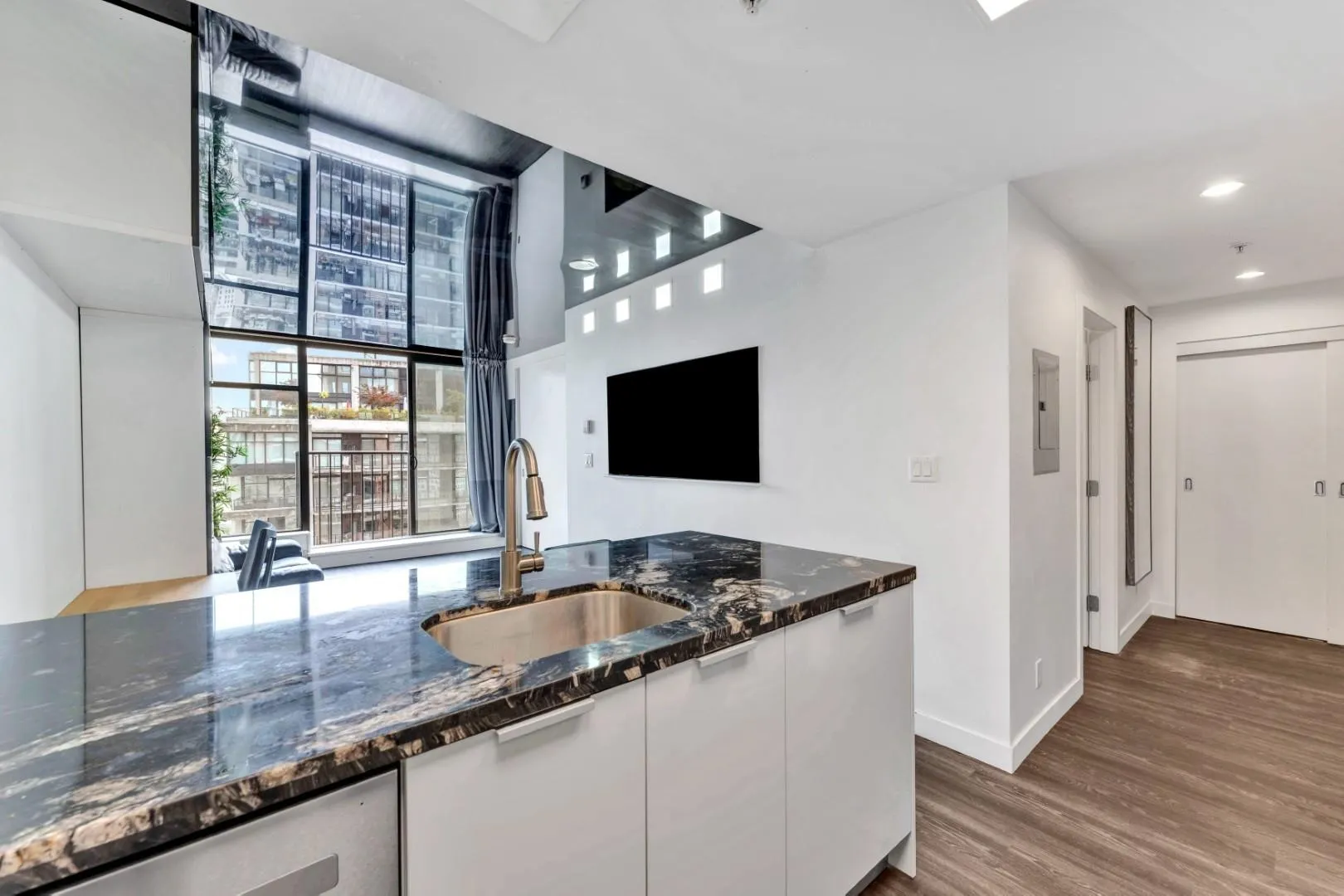 128 W Cordova Street #3304