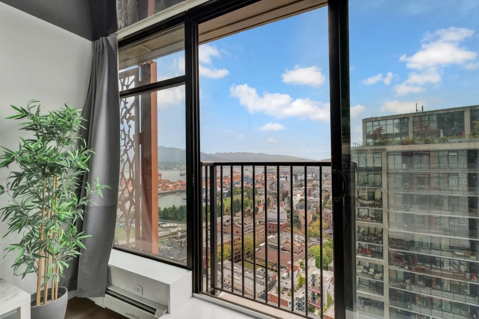 128 W Cordova Street #3304