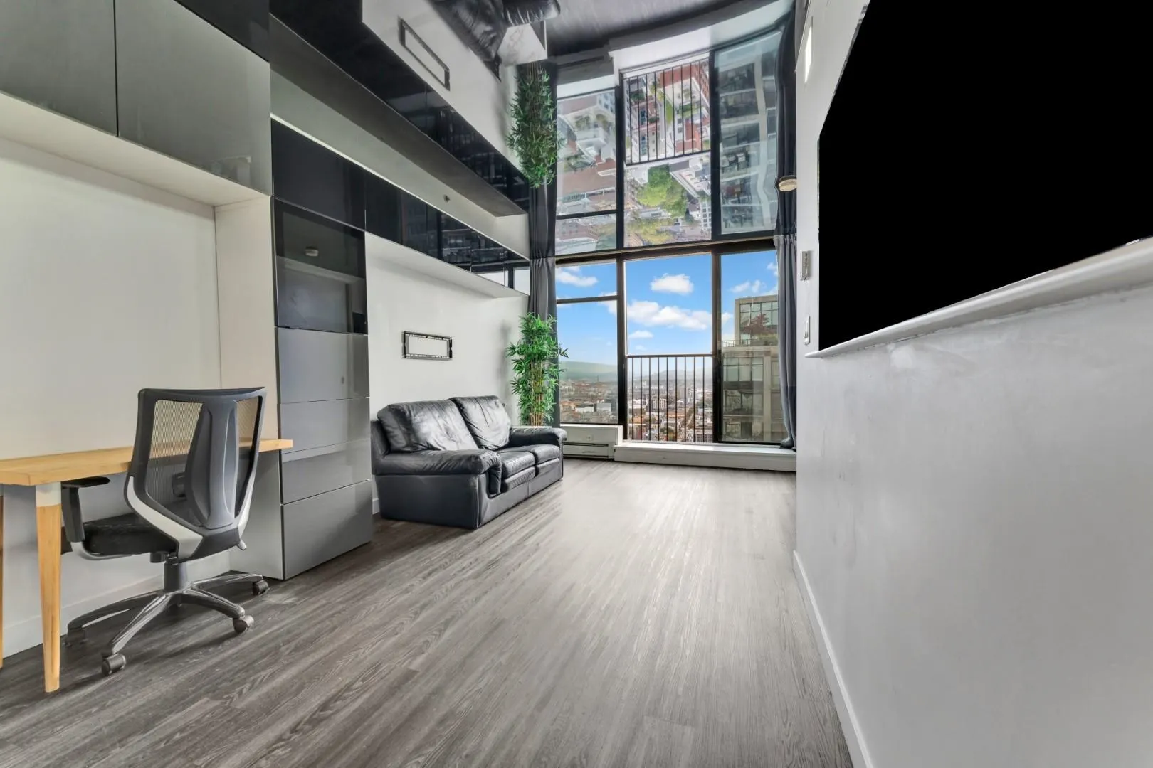 128 W Cordova Street #3304
