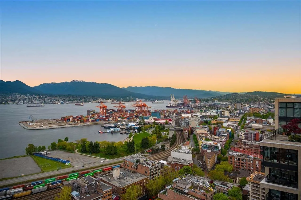 128 W Cordova Street #3304