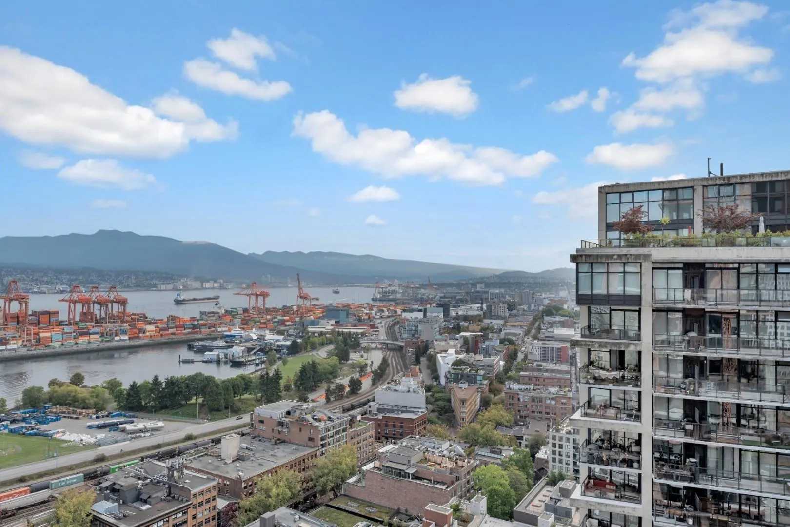 128 W Cordova Street #3304