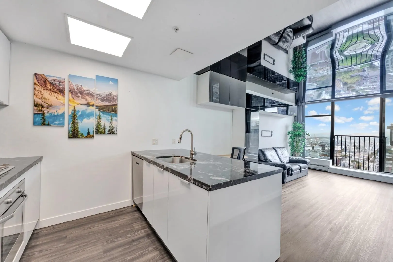 128 W Cordova Street #3304