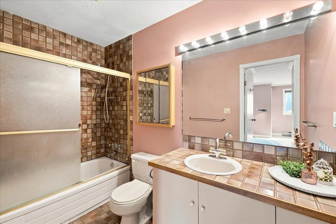 1176 W 15th Avenue #1