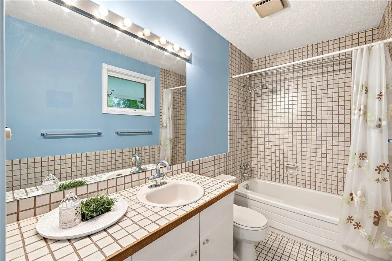 1176 W 15th Avenue #1