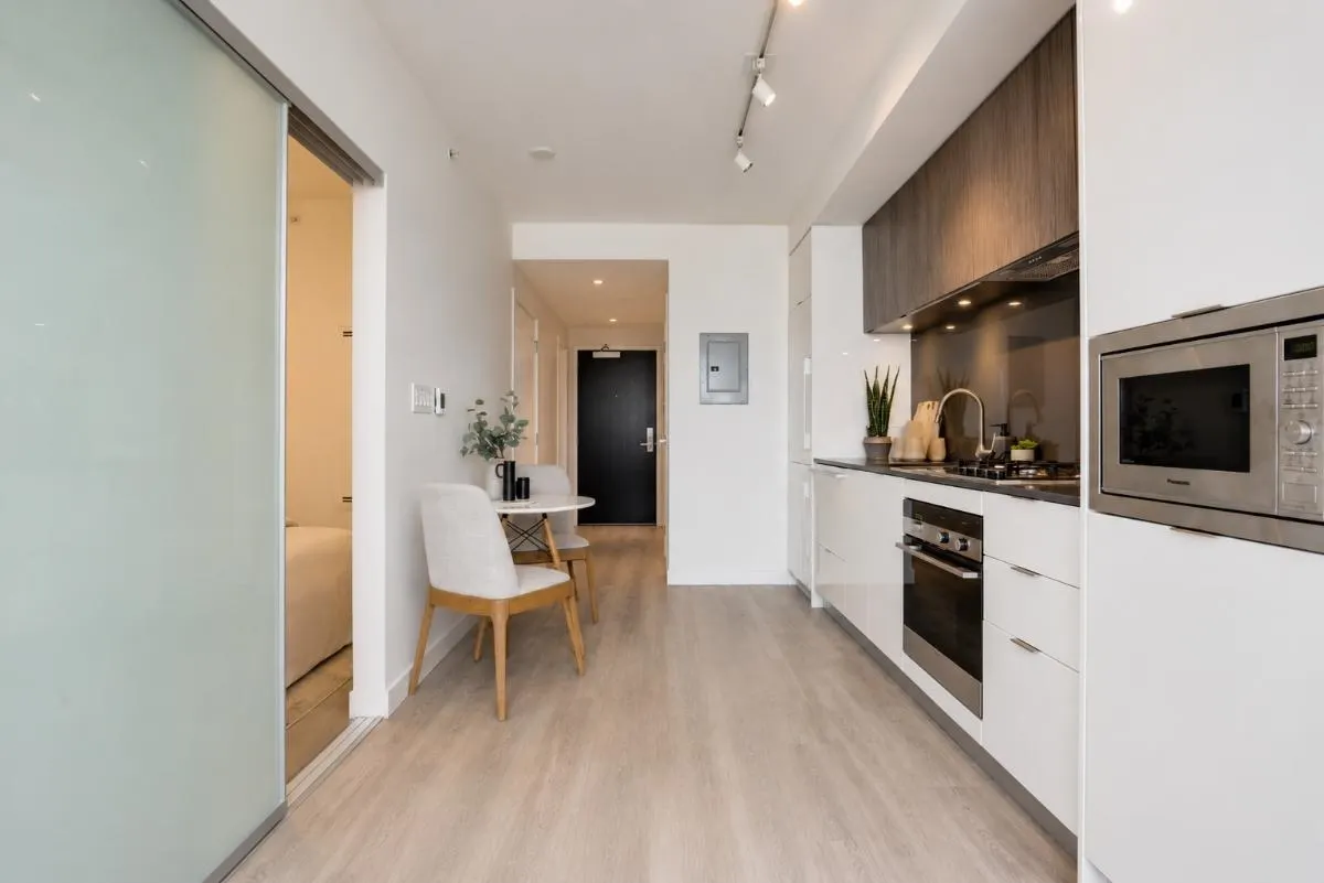 209 E 7th Avenue #404