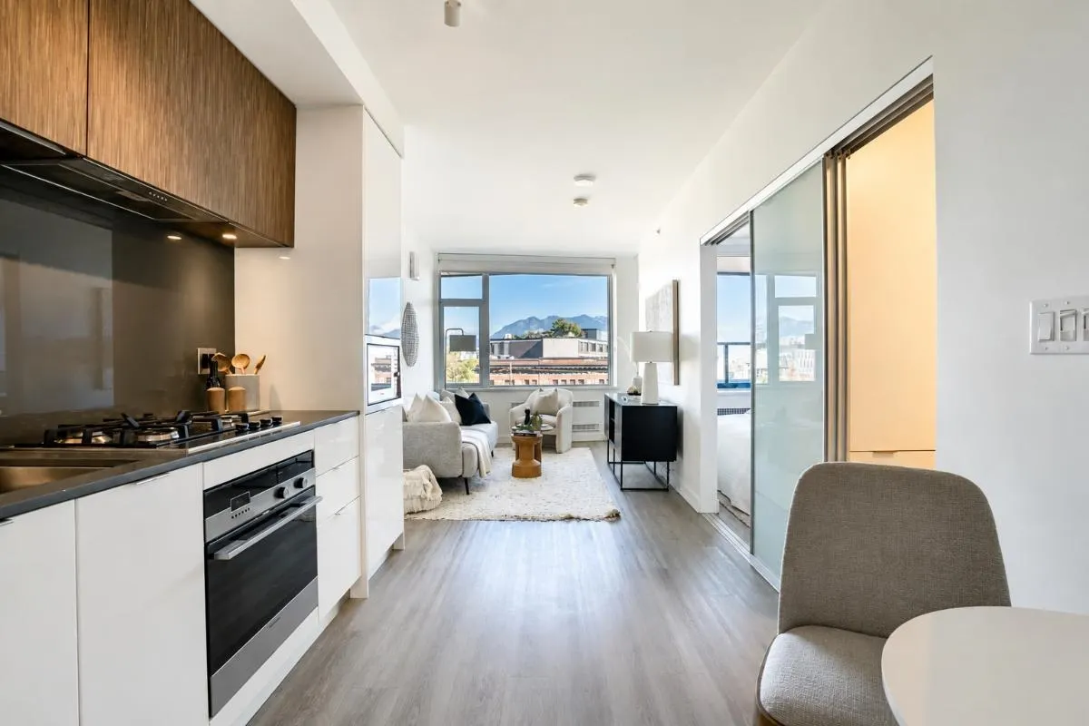 209 E 7th Avenue #404
