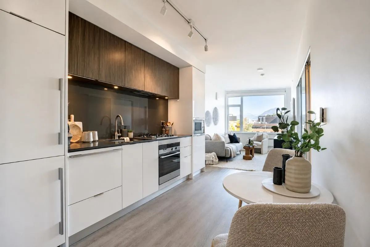 209 E 7th Avenue #404