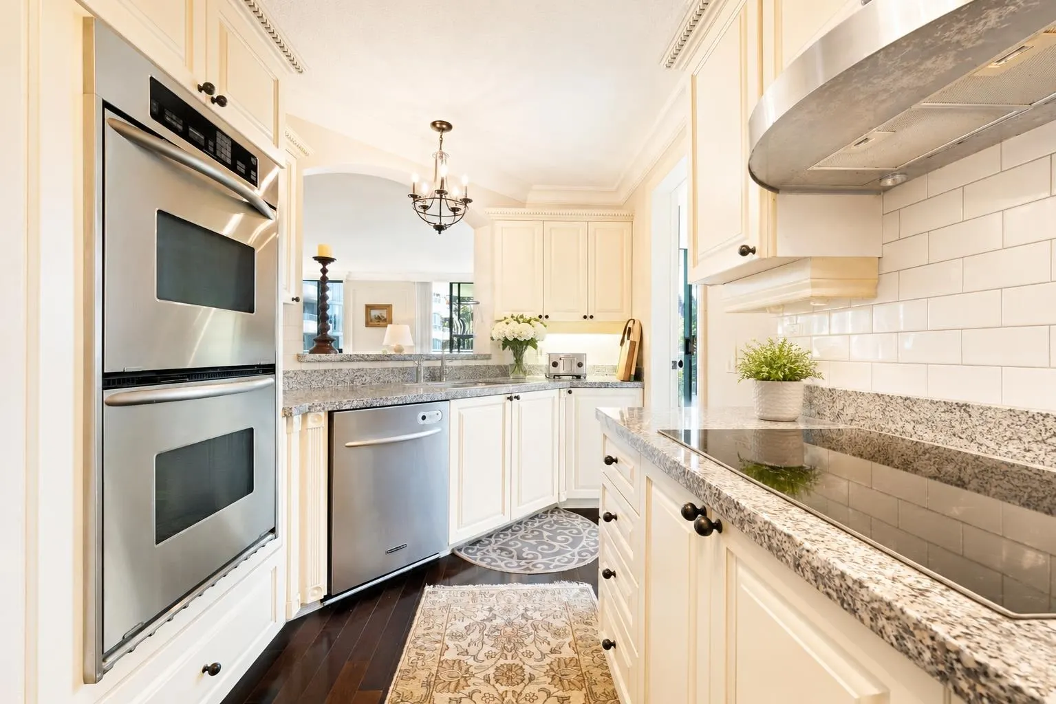 328 Taylor Way #4B
