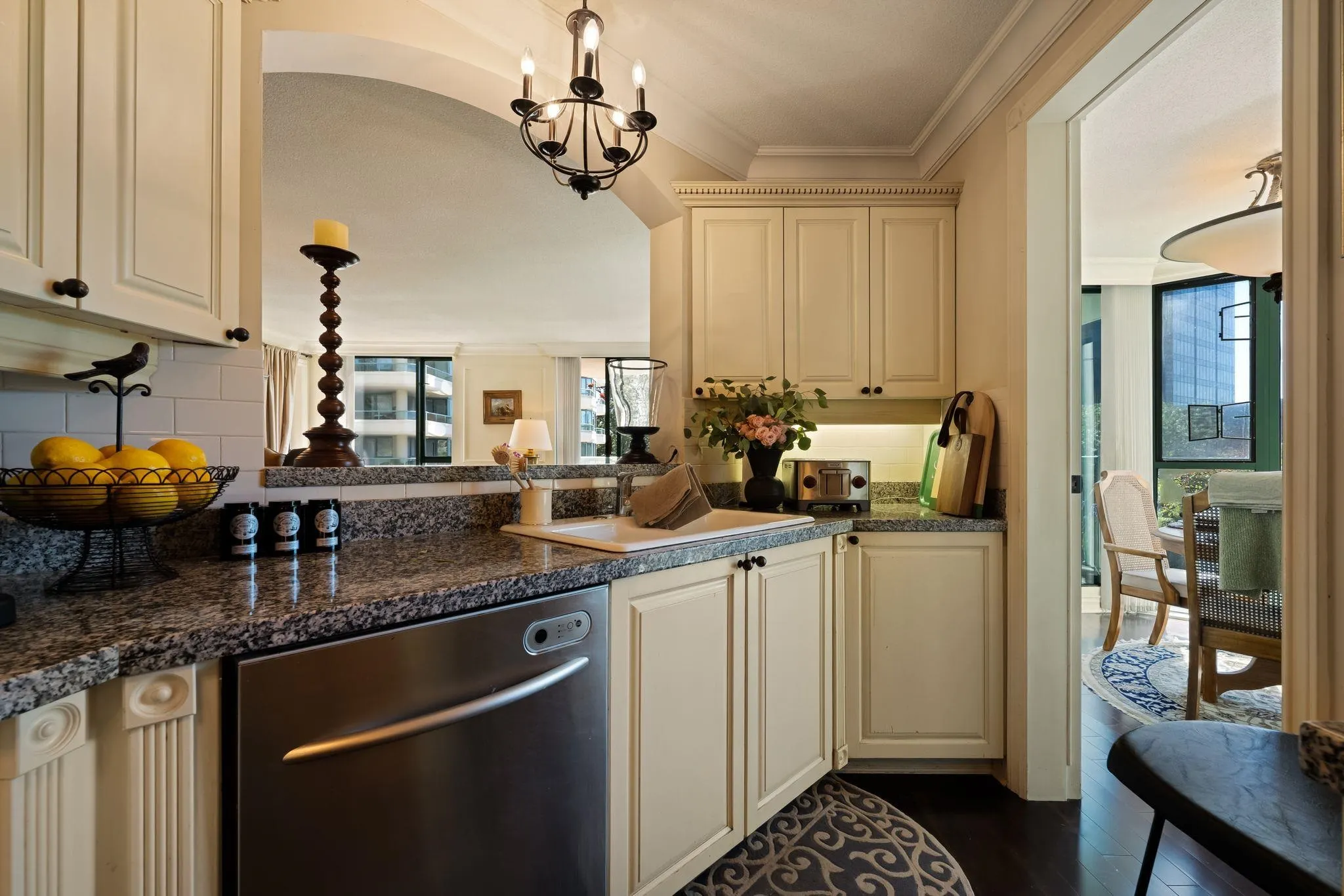 328 Taylor Way #4B