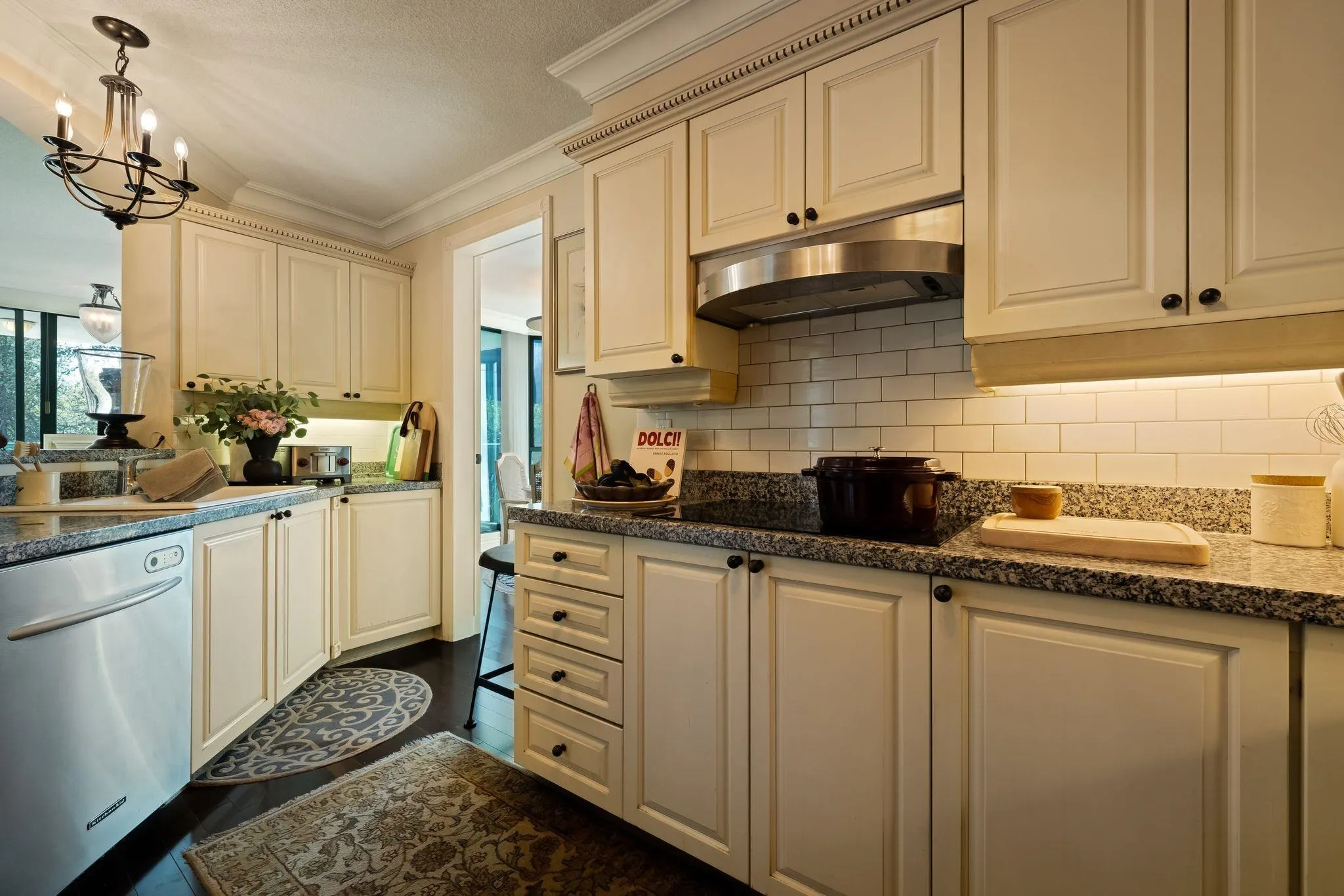 328 Taylor Way #4B