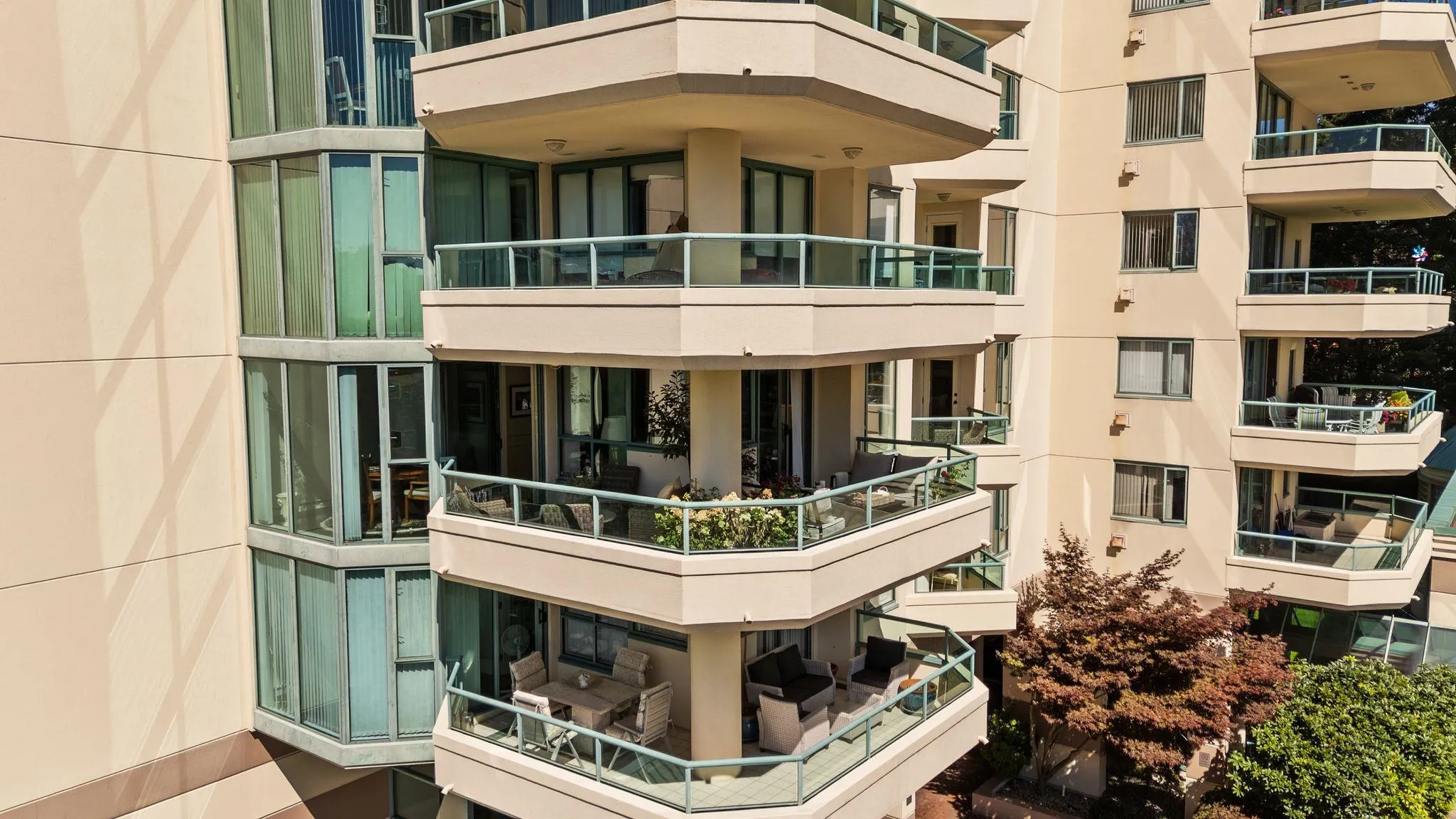 328 Taylor Way #4B