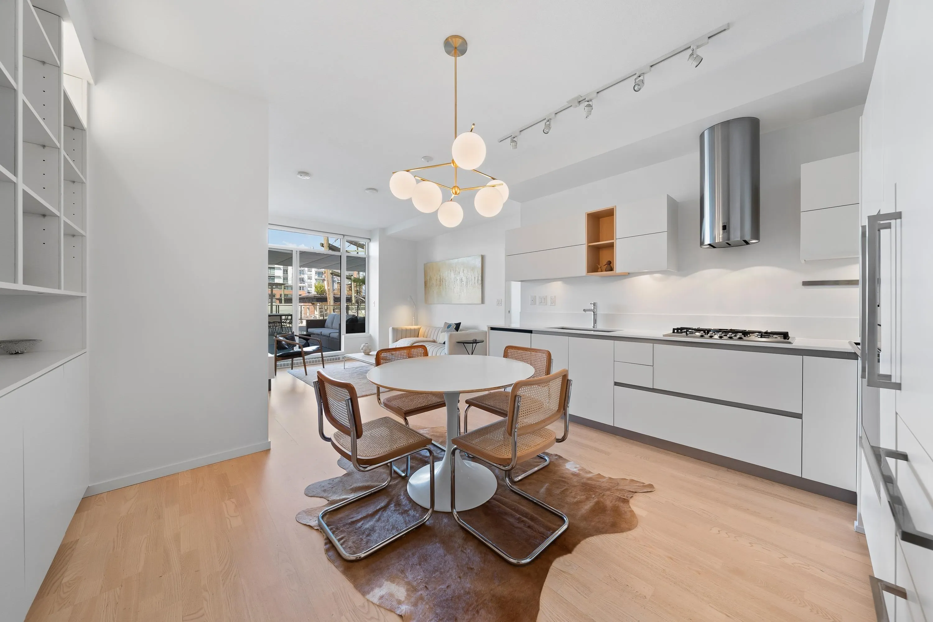 133 E 8th Avenue #206