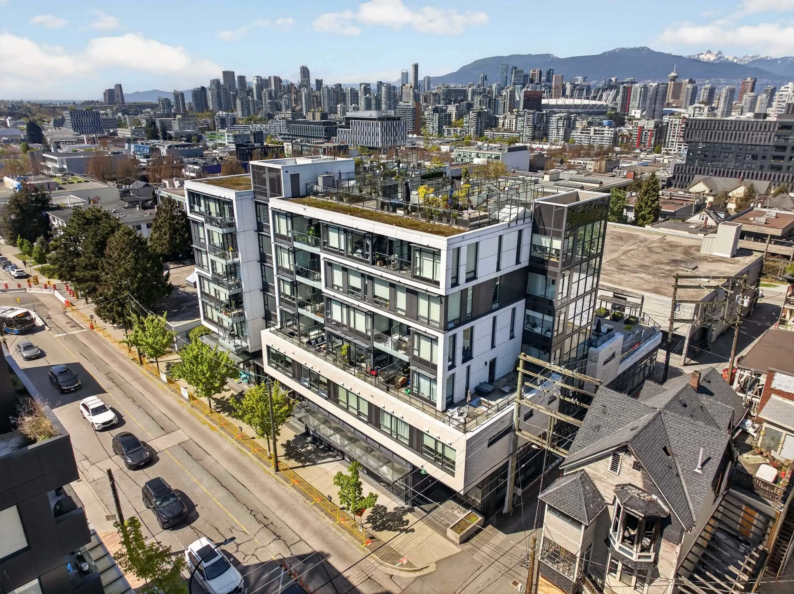 133 E 8th Avenue #206
