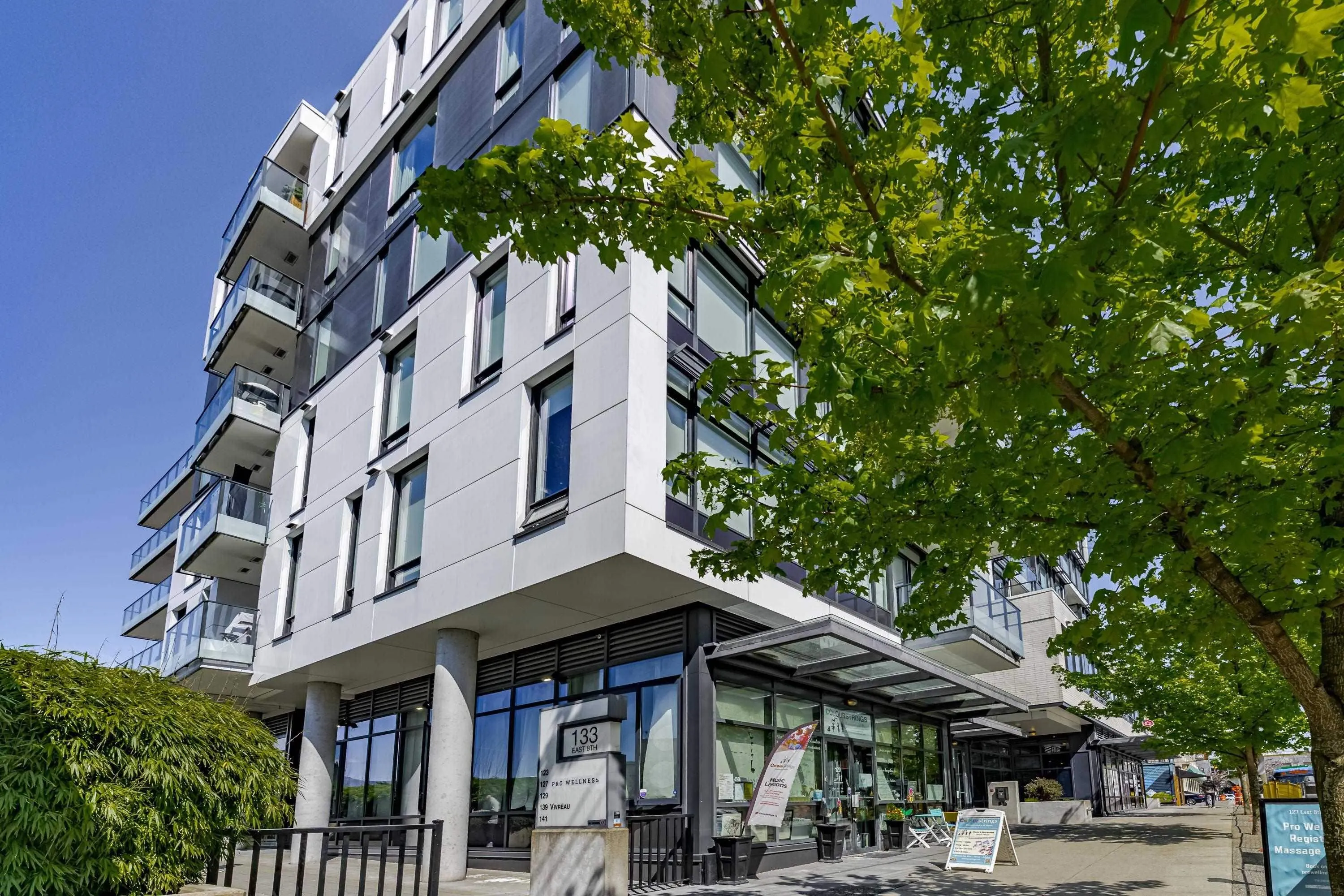133 E 8th Avenue #206