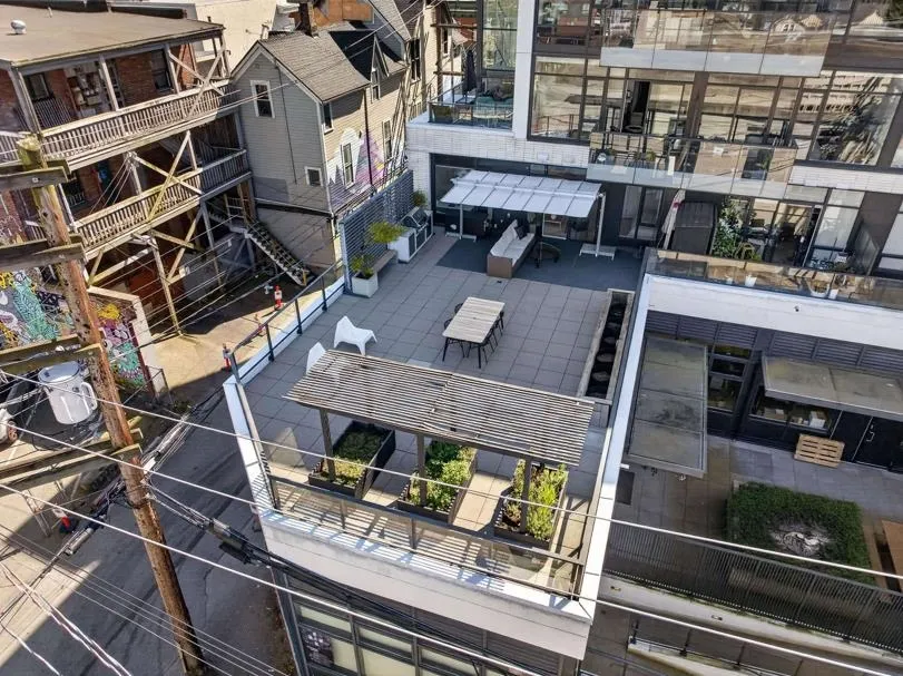133 E 8th Avenue #206