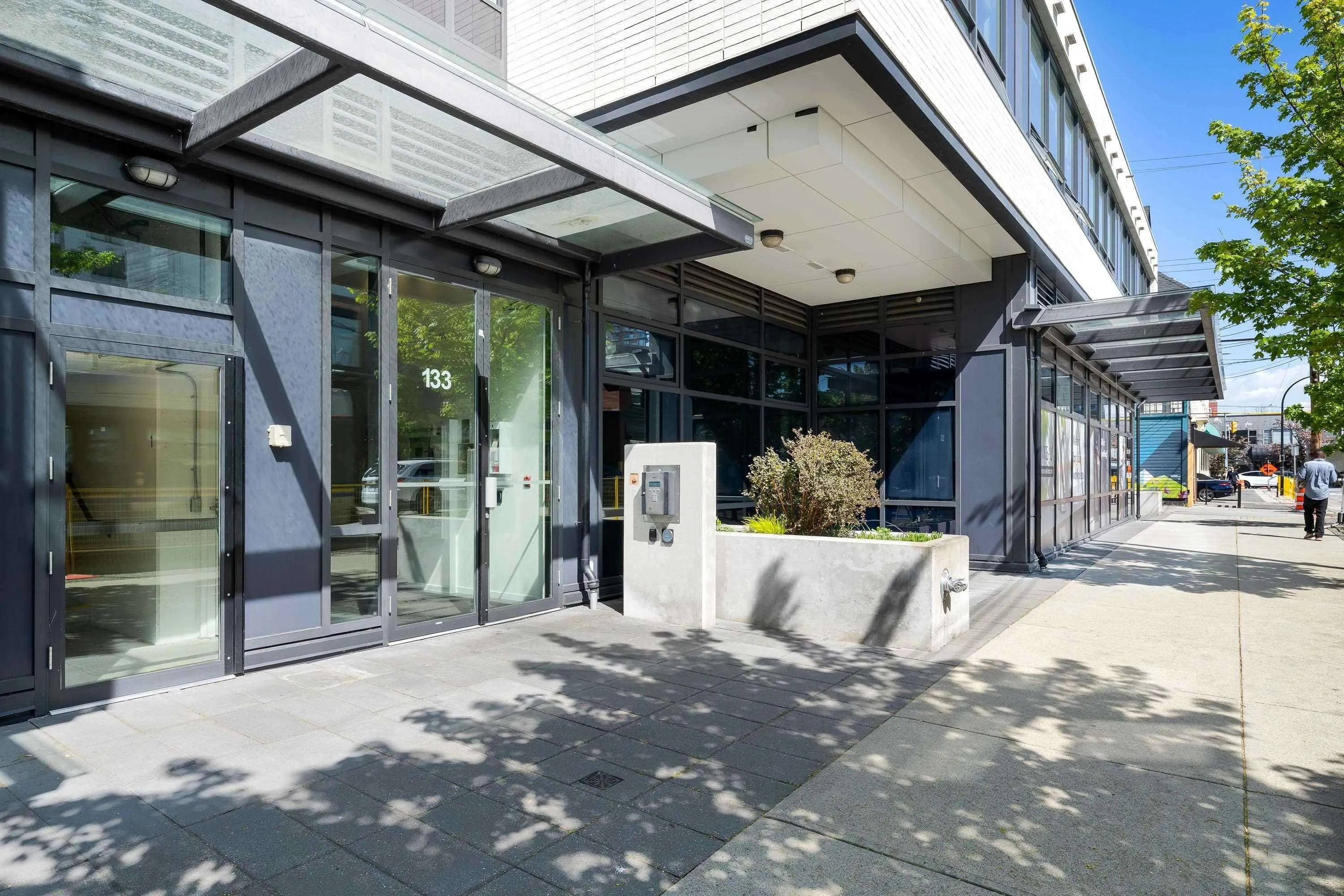 133 E 8th Avenue #206