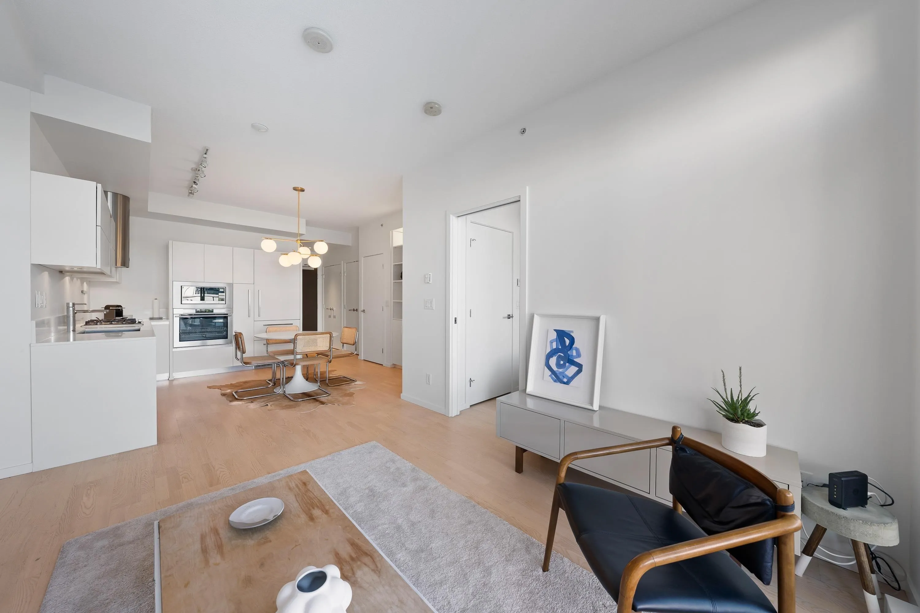 133 E 8th Avenue #206