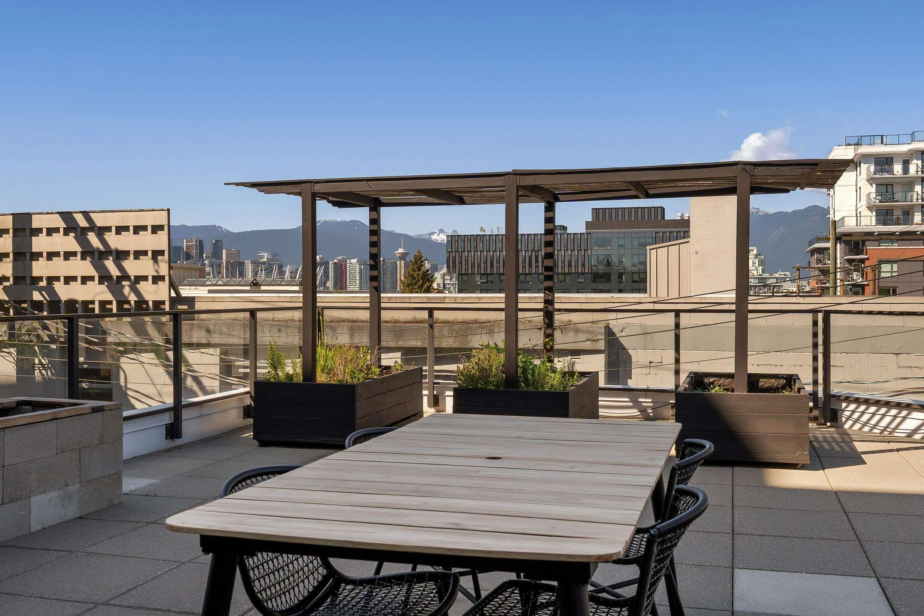 133 E 8th Avenue #206