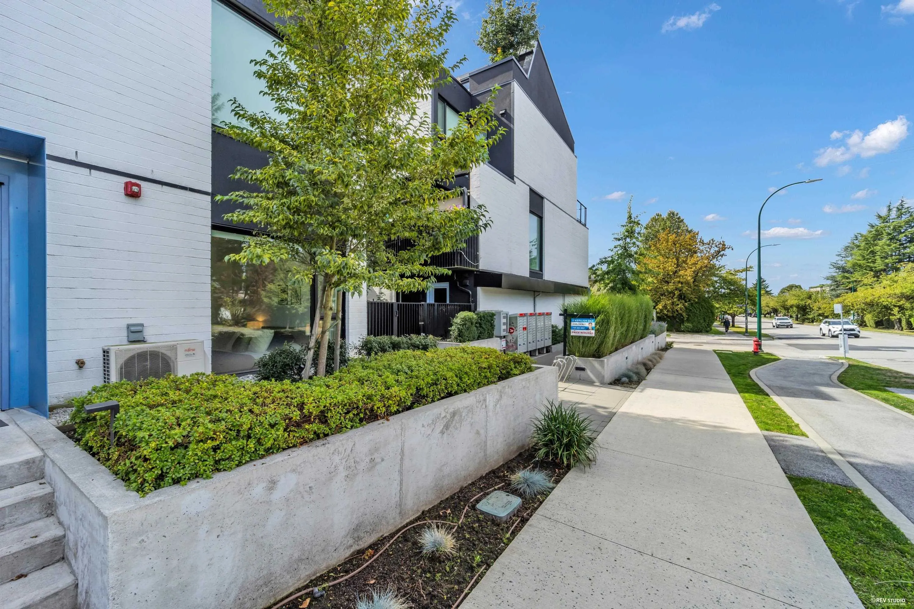 66 W King Edward Avenue
