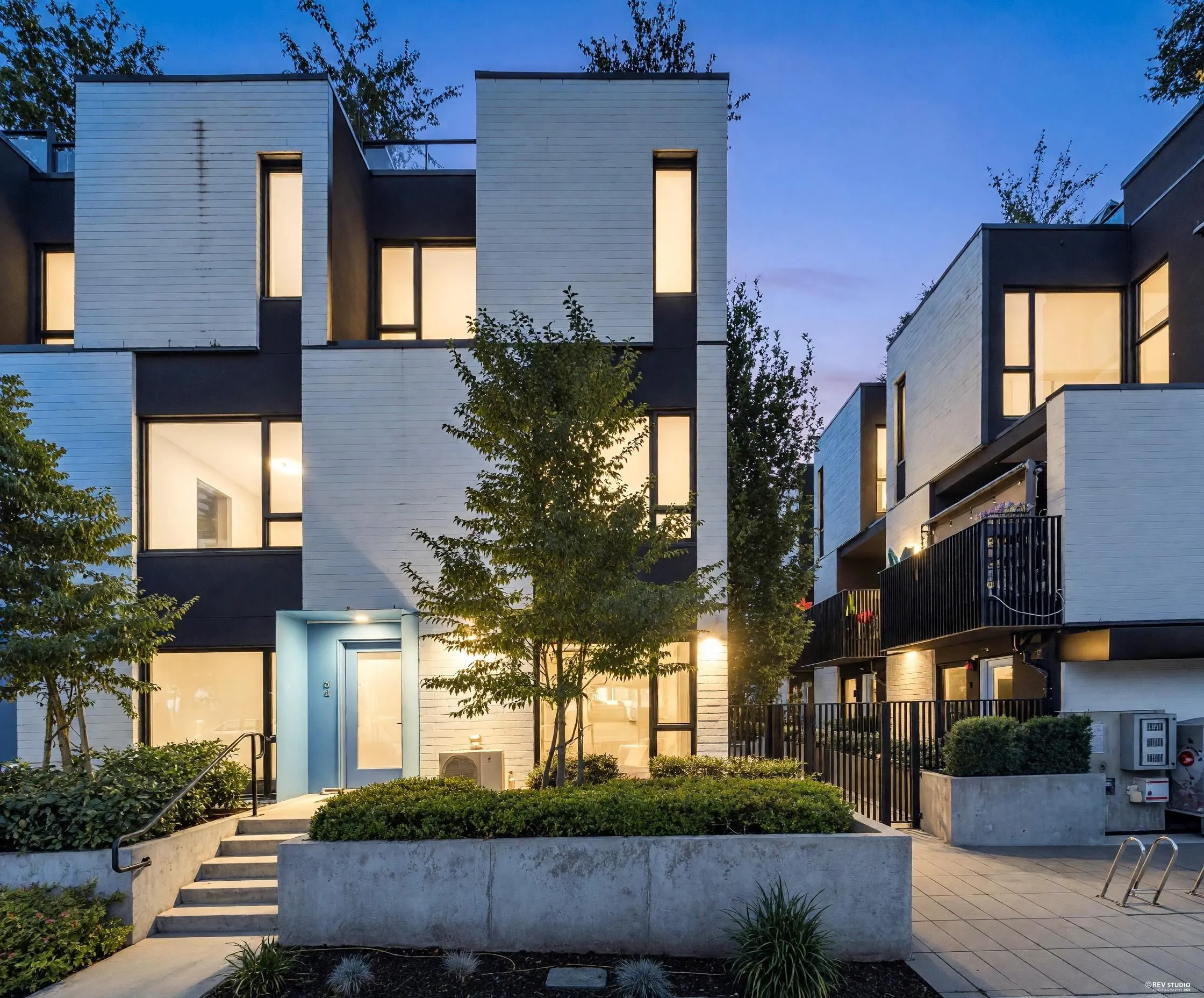 66 W King Edward Avenue