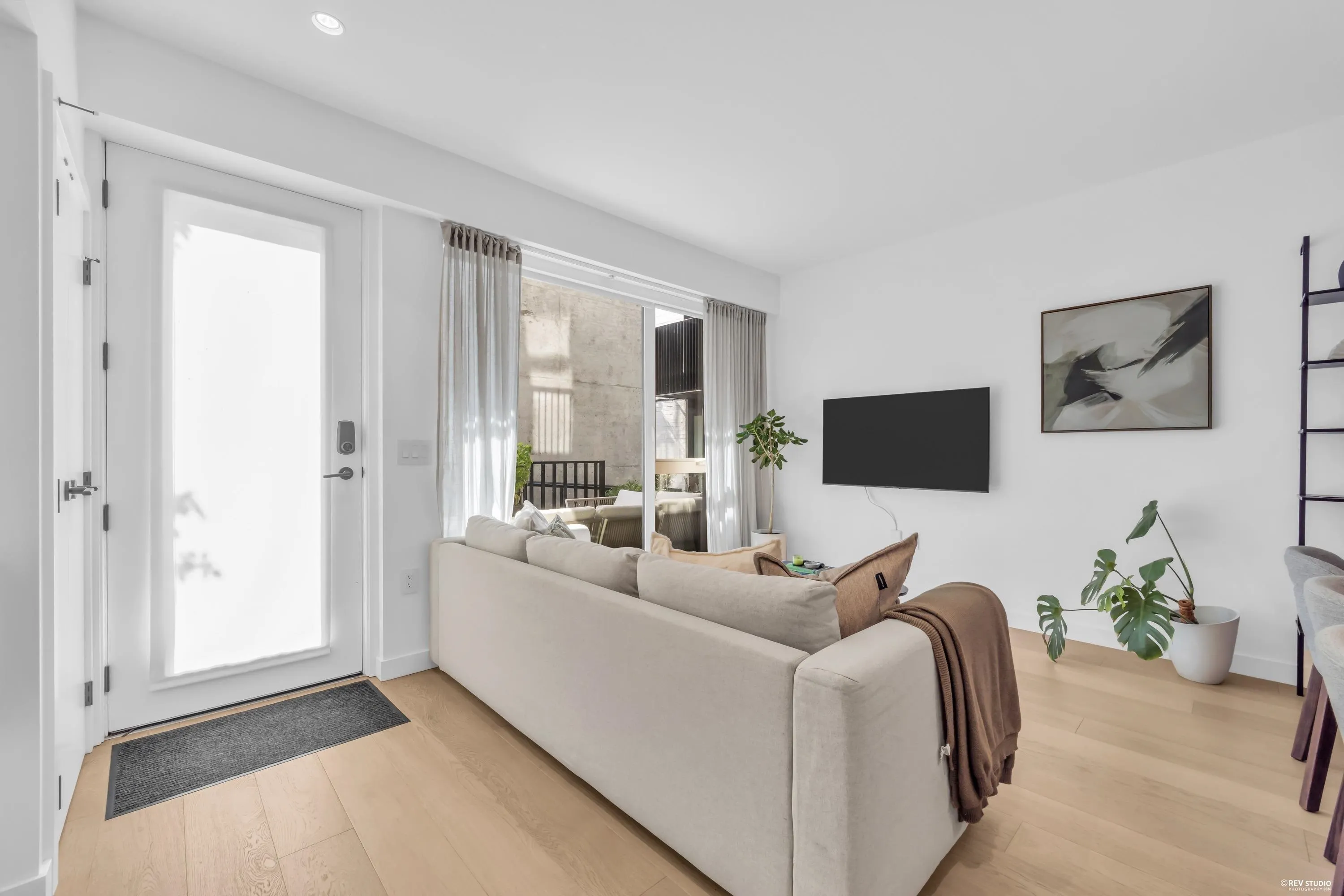 66 W King Edward Avenue