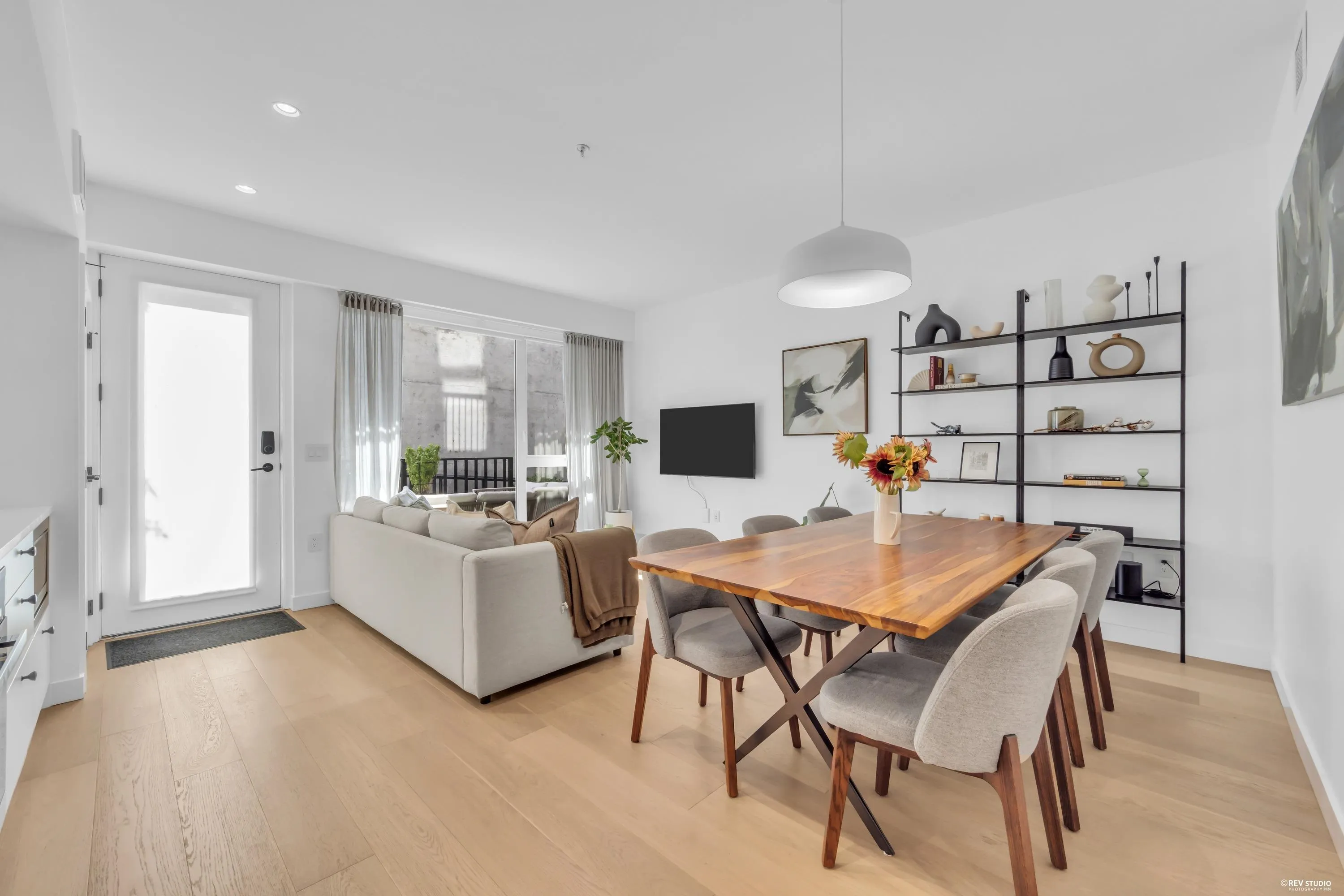 66 W King Edward Avenue