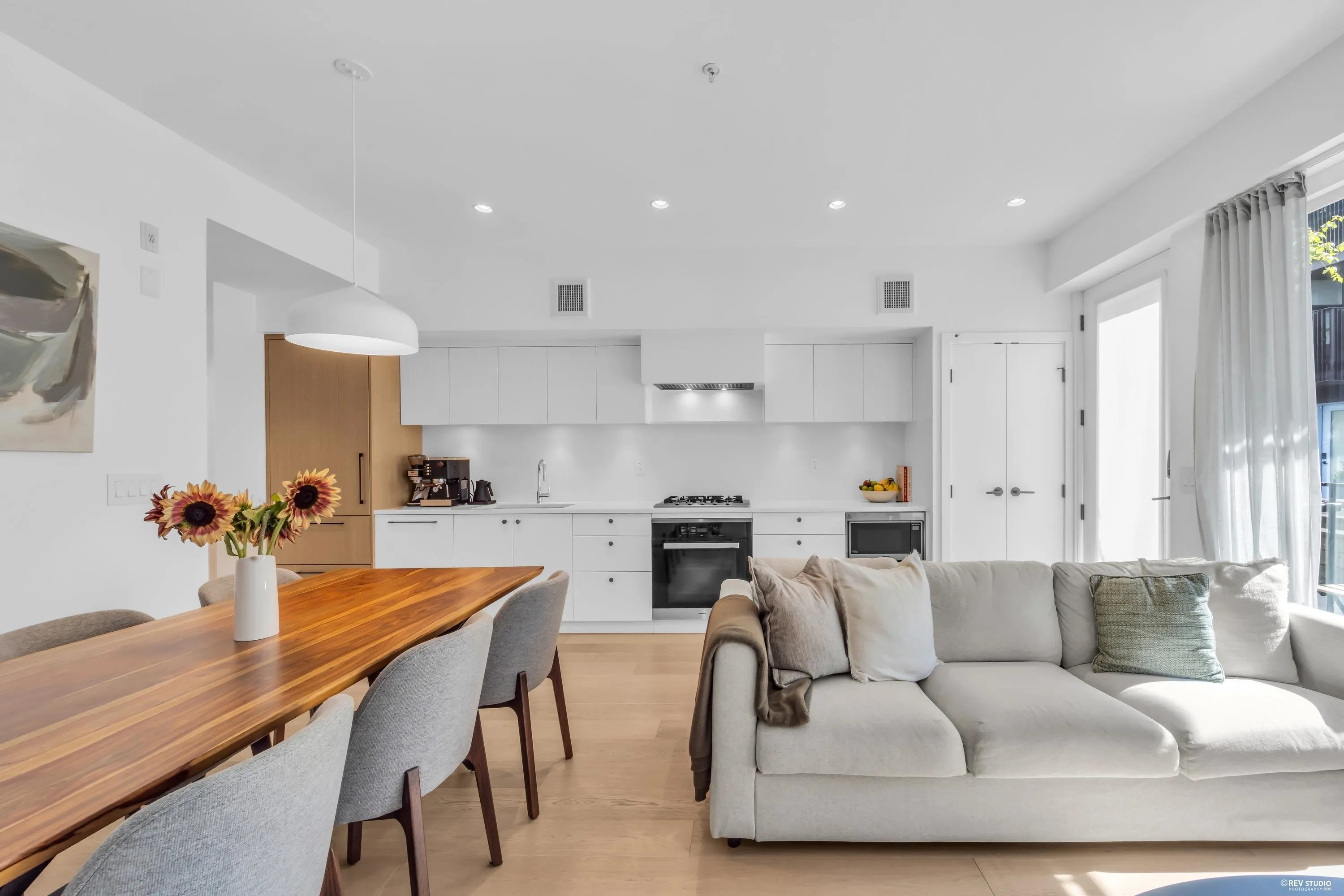 66 W King Edward Avenue
