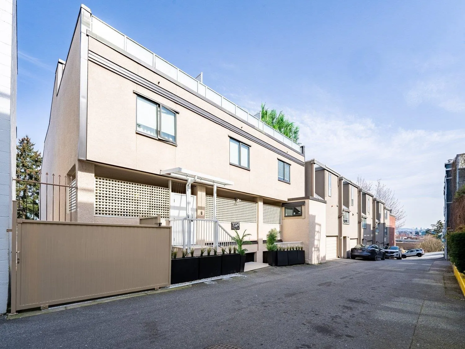 1024 W 7th Avenue #201