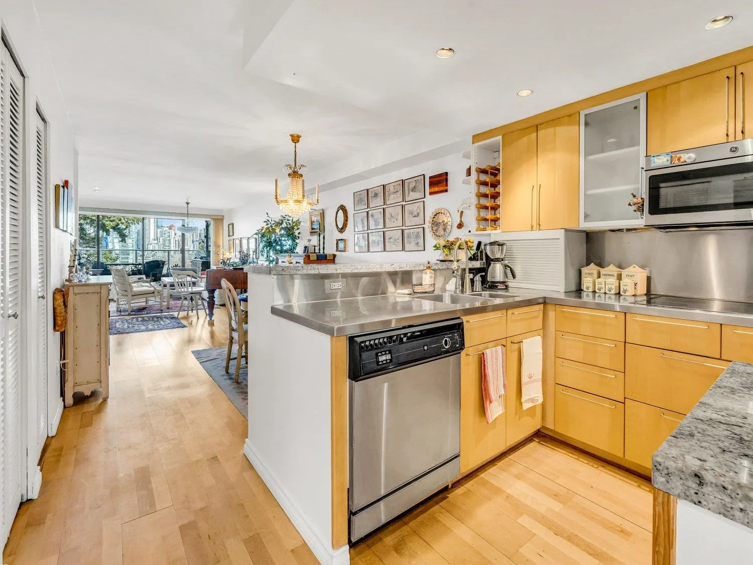1024 W 7th Avenue #201