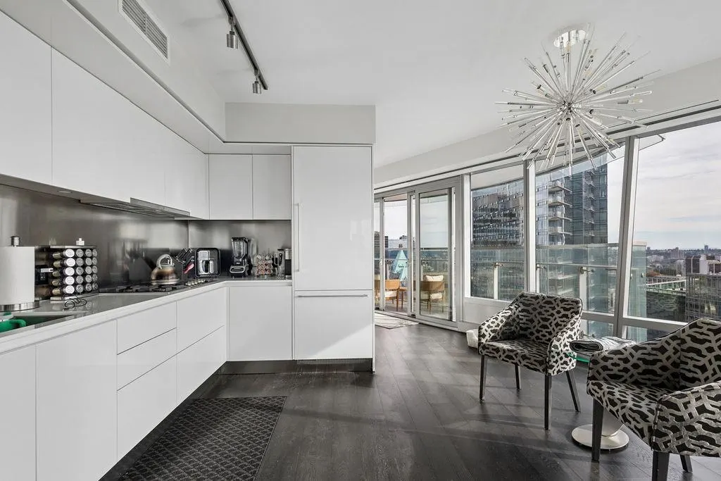 1151 W Georgia Street #3902