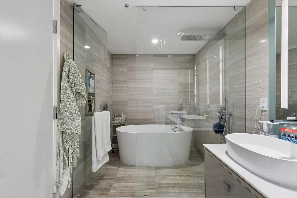 1151 W Georgia Street #3902
