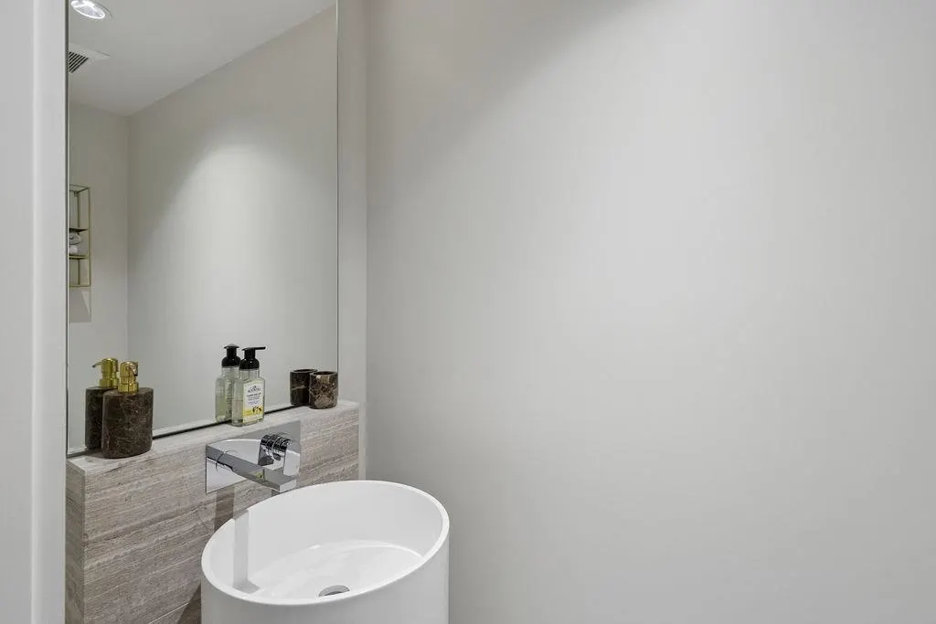 1151 W Georgia Street #3902
