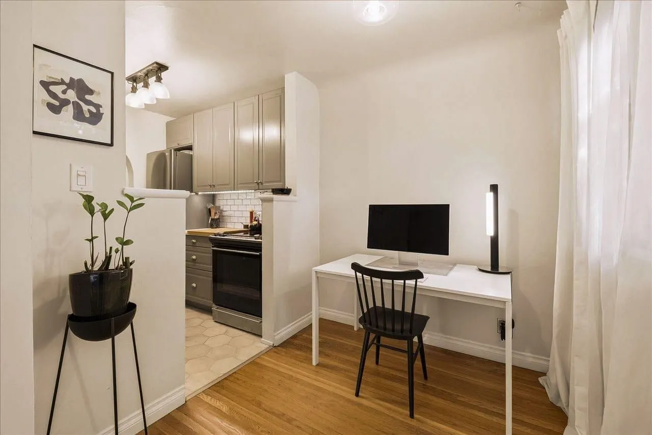 985 Jervis Street #6