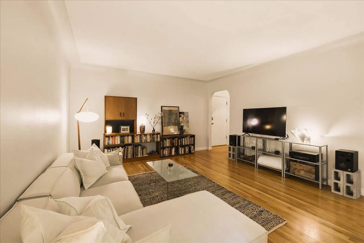 985 Jervis Street #6