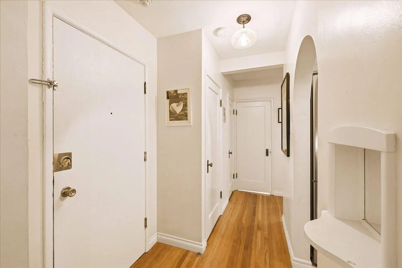 985 Jervis Street #6