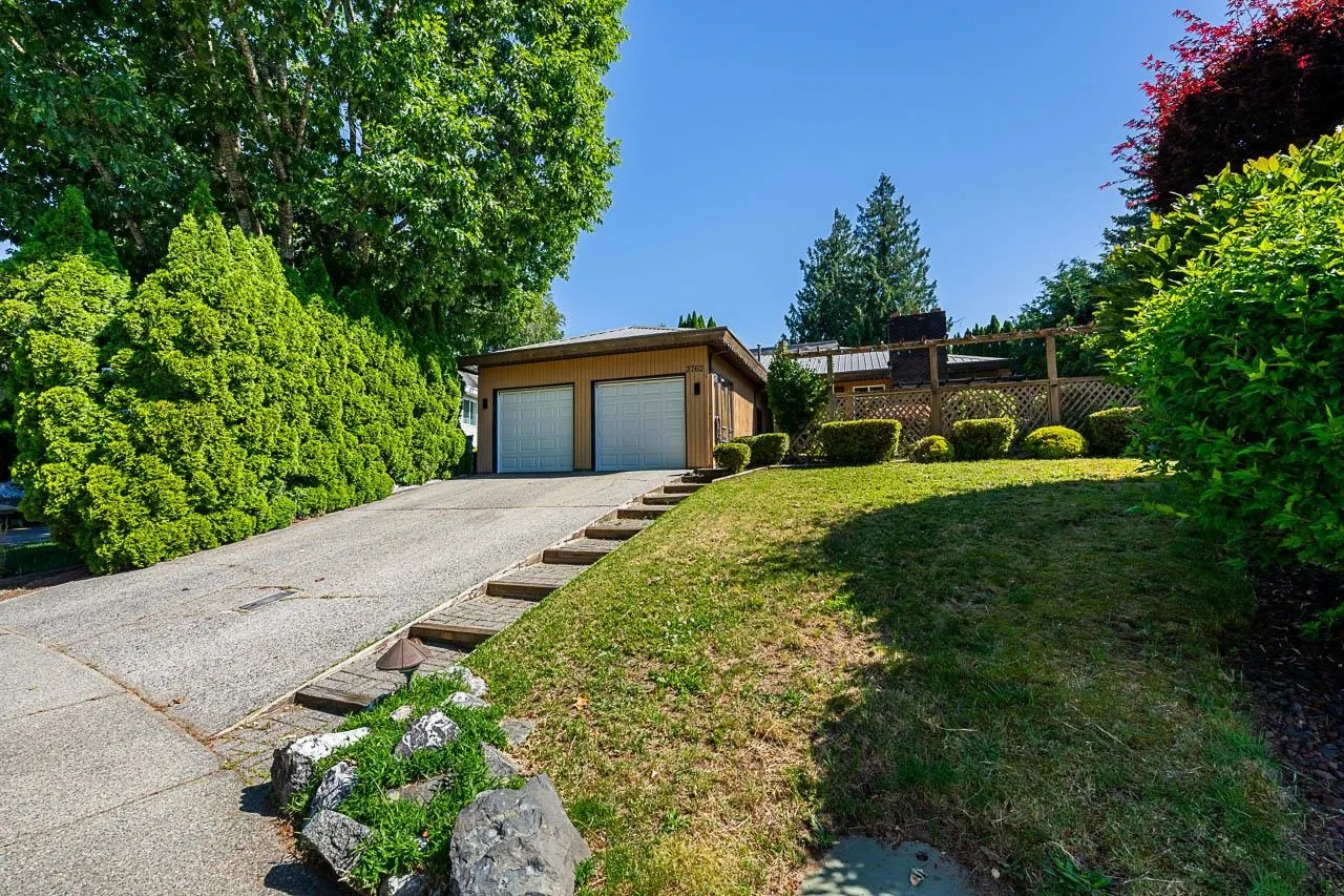 3762 Nanaimo Crescent