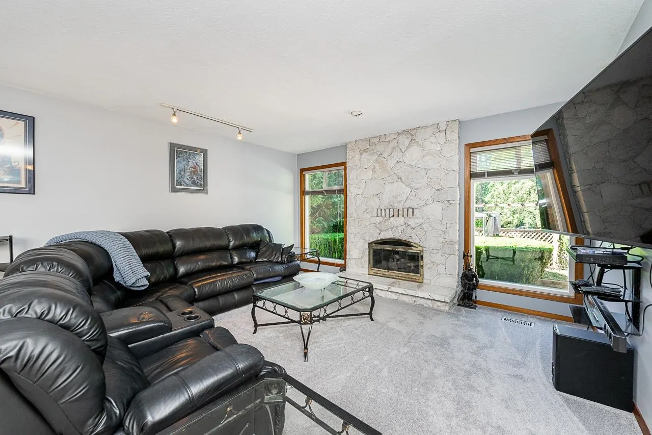 3762 Nanaimo Crescent