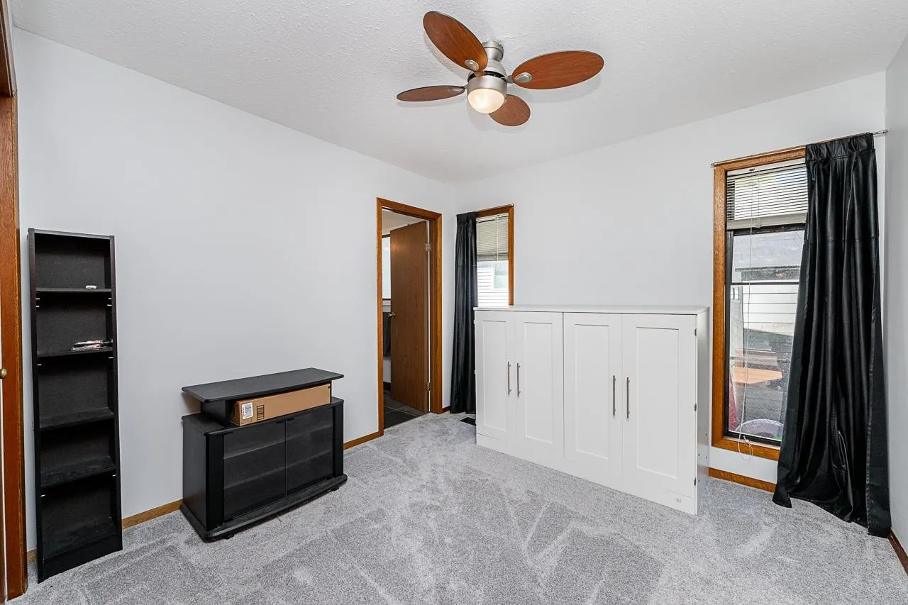 3762 Nanaimo Crescent