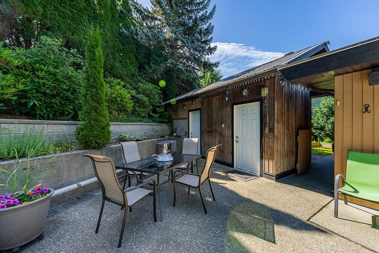 3762 Nanaimo Crescent