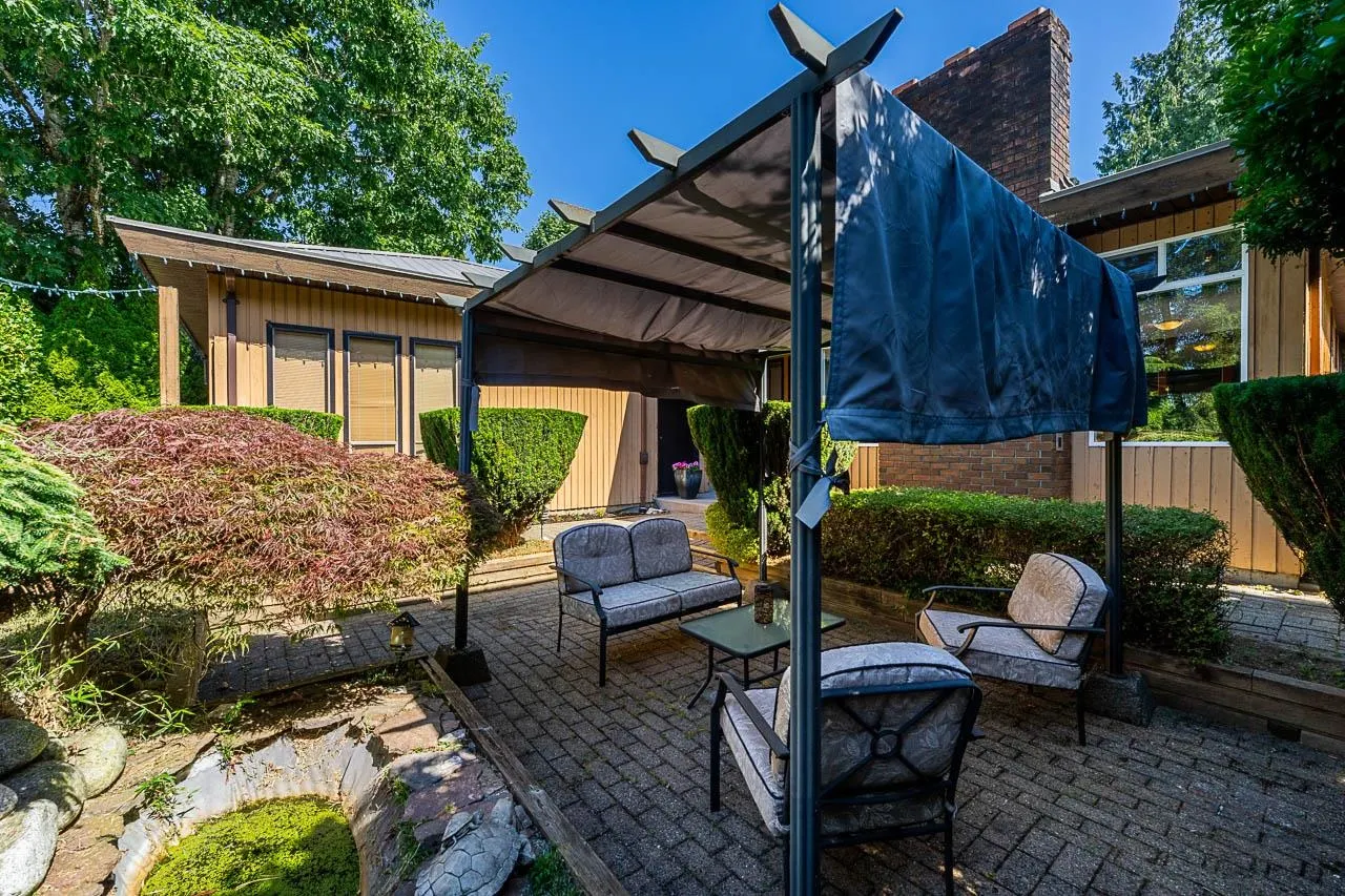 3762 Nanaimo Crescent