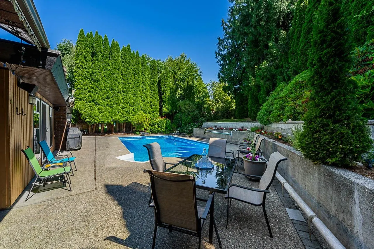 3762 Nanaimo Crescent