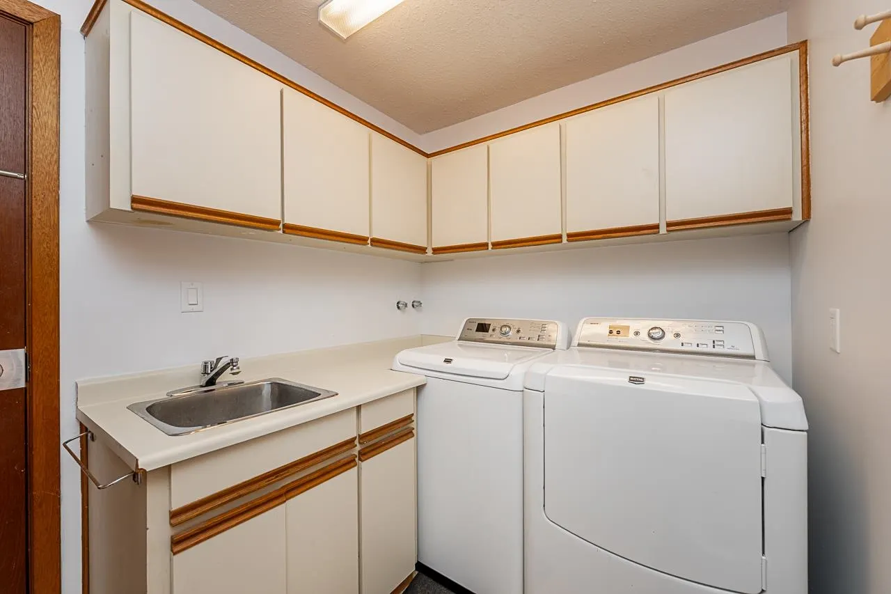 3762 Nanaimo Crescent