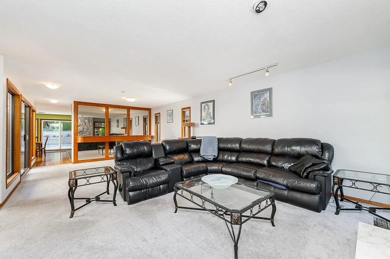 3762 Nanaimo Crescent