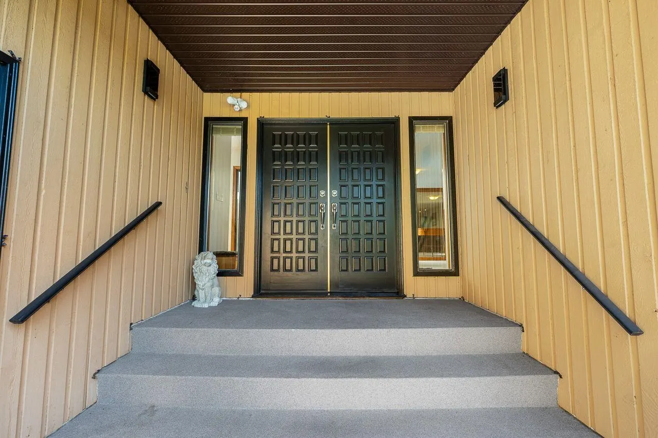 3762 Nanaimo Crescent
